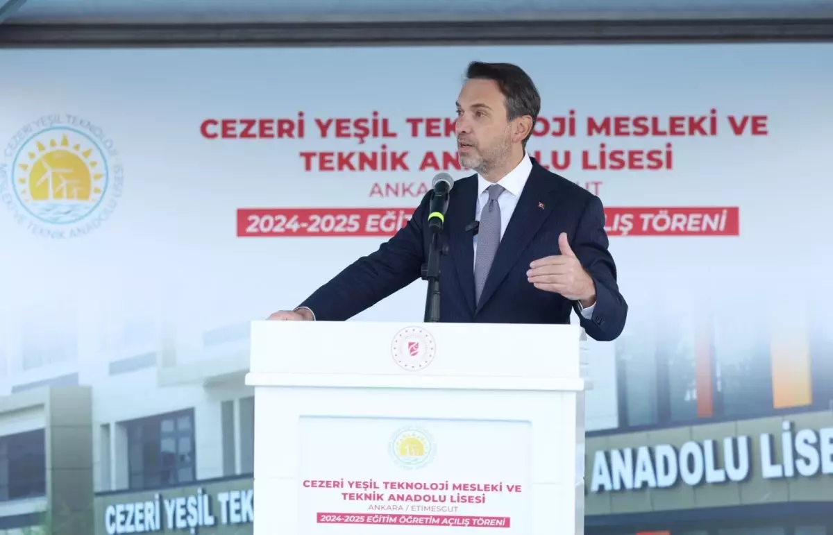 Bakan Bayraktar, Yeşil Teknoloji Mesleki ve Teknik Anadolu Lisesi’nde açılış törenine katıldı