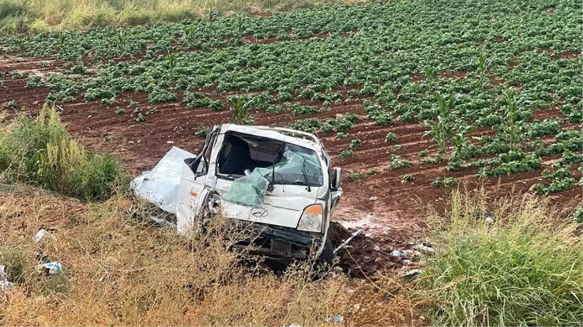 Gaziantep’te tarım işçilerini taşıyan kamyonet şarampole uçtu: 2 ölü, 21 yaralı