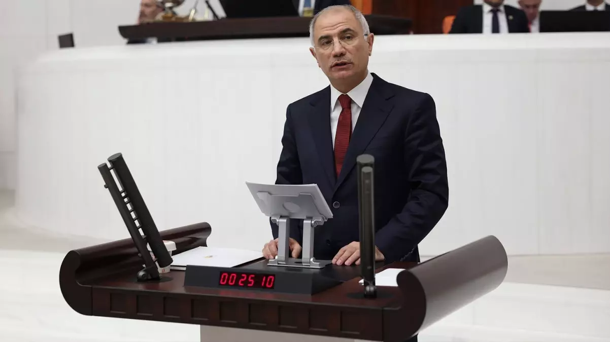 AK Partili Efkan Ala’dan CHP sıralarına: Biz pazardan geliyoruz siz daha yolunu yeni öğrendiniz